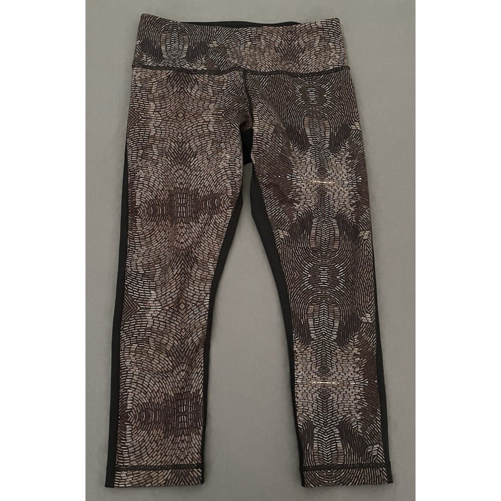 LULULEMON Capri Leggings Womens Compression Graphic Print Size 6‎ Black/Brown